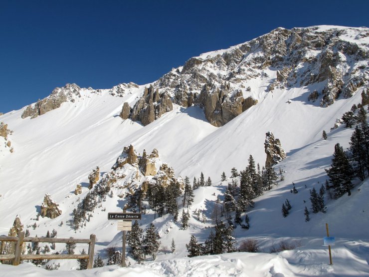 Casse-Déserte l'hiver, sur la route du col d'Izoard à Arvieux (Queyras), transformée l'hiver en piste de ski de fond