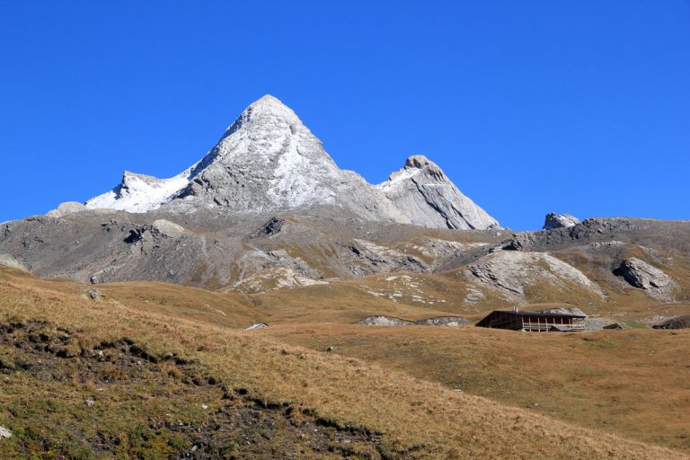 Le Pain de sucre à Ristolas (Queyras) et le Pic d'Asti, deux montagnes à la frontière des Hautes Alpes avec l'Italie