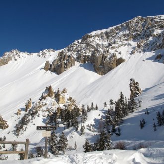 Casse-Déserte l'hiver, sur la route du col d'Izoard à Arvieux (Queyras), transformée l'hiver en piste de ski de fond