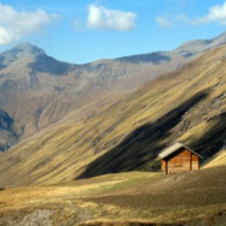 Un chalet dans la montagne