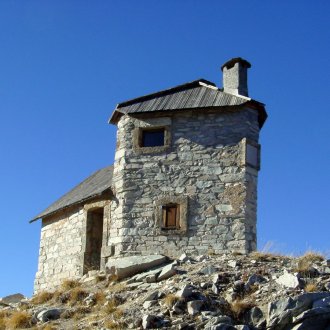 Poste optique de la crête des Chambrettes , construit en 1899, à 2580m d’altitude