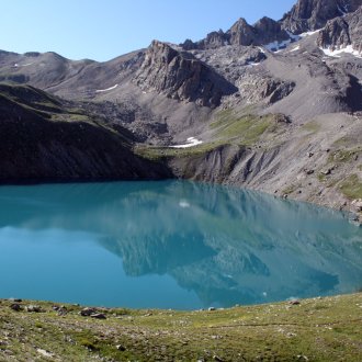 Au pied de la Font Sancte à 2415m, le lac glaciaire de Ste Anne