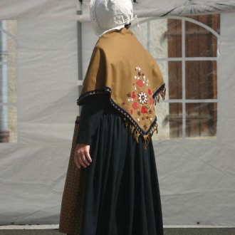 Costume traditionnel du Queyras - Gounelle, châle et bonnet