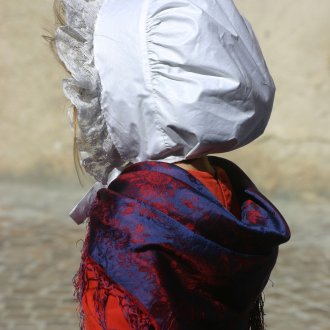 Costume traditionnel du Queyras - Châle et bonnet