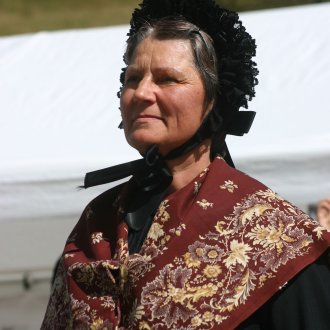 Costume traditionnel du Queyras - Châle et bonnet