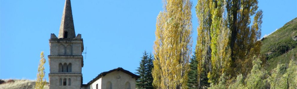 L'église d'Abriès en automne