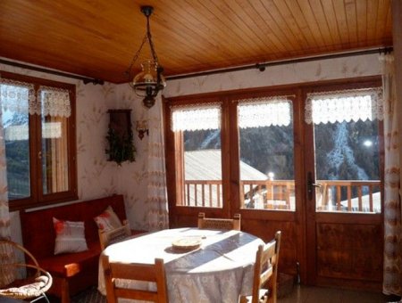 La vue de la salle à manger l'appartement les Jonquilles 4 personnes à Saint-Véran