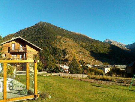 Vue depuis la terrasse sur le décollage des parapentes