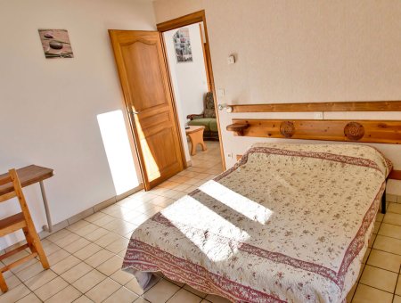 Chambre avec lit double de la Pointe du Jour, appartement 8837 pour 4 personnes