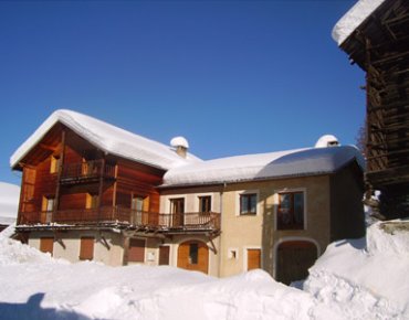 Le chalet du montagnard sous la neige