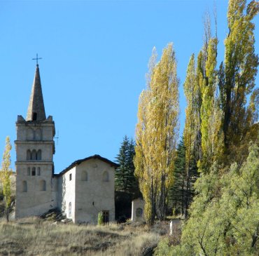 L'église d'Abriès en automne