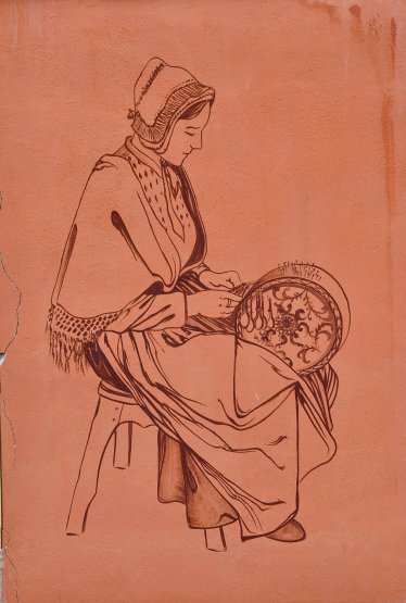 Enseigne de la Maison du Costume à Abriès (Queyras, Hautes Alpes)