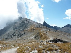 Le col de Saint-Véran entre le Queyras et le Val Varaita en Italie